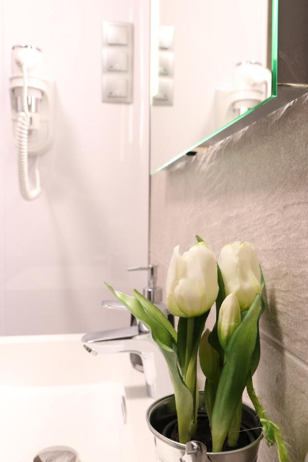 Hr Apartmanhaz Eger Luaran gambar