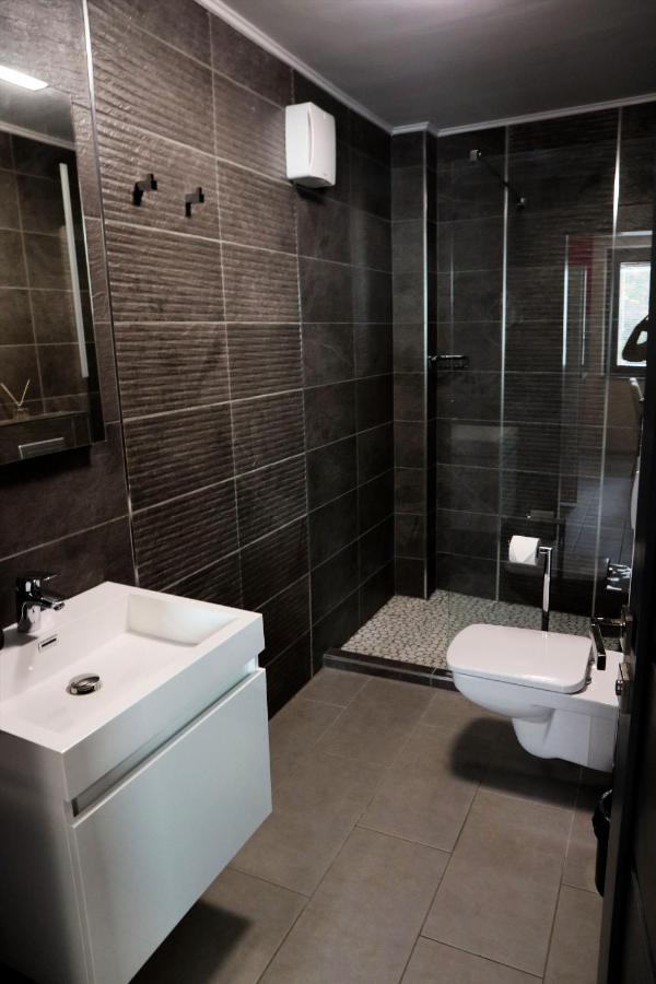 Hr Apartmanhaz Eger Luaran gambar