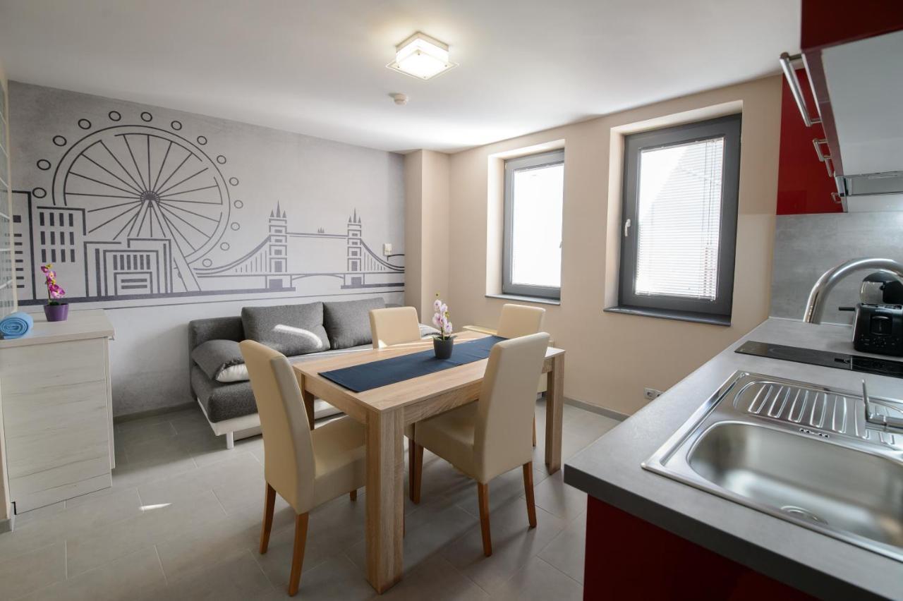 Hr Apartmanhaz Eger Luaran gambar