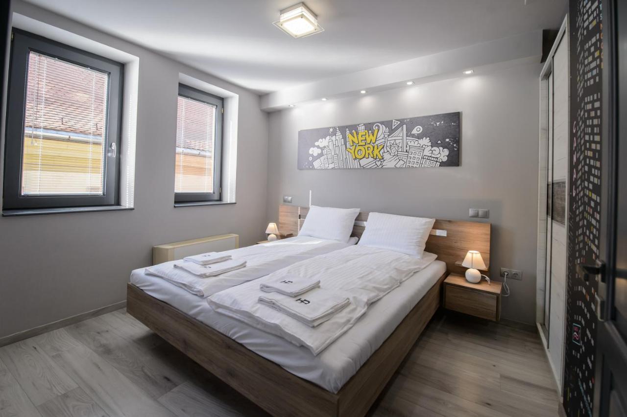 Hr Apartmanhaz Eger Luaran gambar