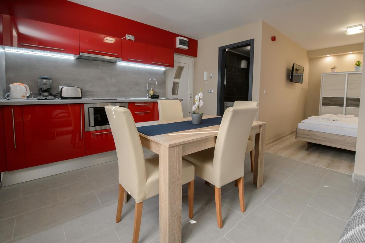 Hr Apartmanhaz Eger Luaran gambar