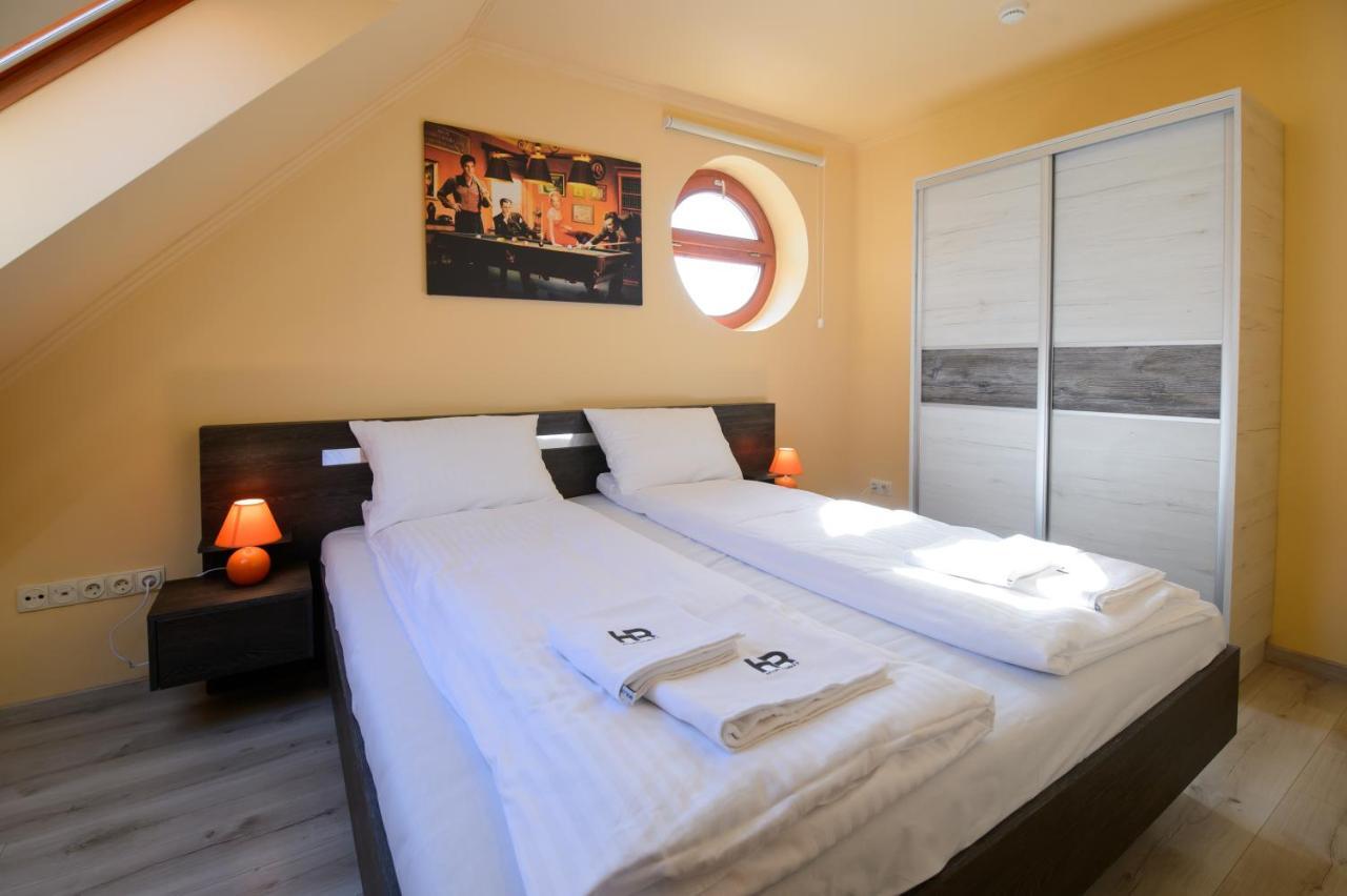 Hr Apartmanhaz Eger Luaran gambar