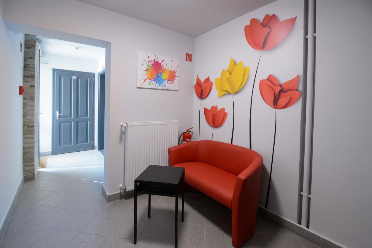 Hr Apartmanhaz Eger Luaran gambar